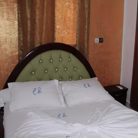Image 9 - Rue 5.038, Douala V, Cameroon - Room for rent