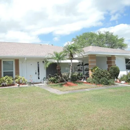 Rent this 1 bed condo on 572 Crooked Lakes Lane in Fort Pierce, FL 34982