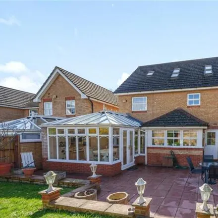 Image 9 - 1 Catterick Close, London, N11 3ES, United Kingdom - House for sale