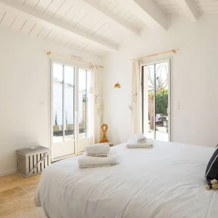 Rent this 2 bed house on 17410 Saint-Martin-de-Ré