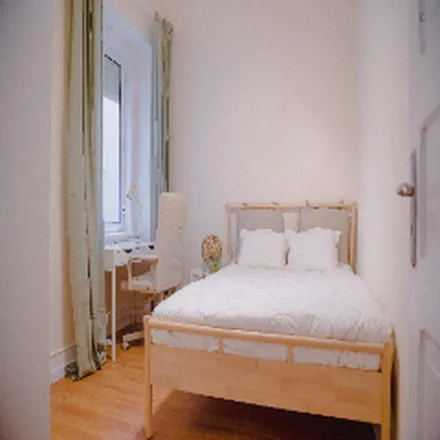 Rent this 6 bed room on Peróla do Parque in Rua Sampaio e Pina 13, 1070-241 Lisbon