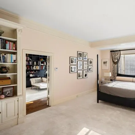 Image 6 - Hampshire House, 150 Central Park South, New York, NY 10019, USA - Apartment for sale