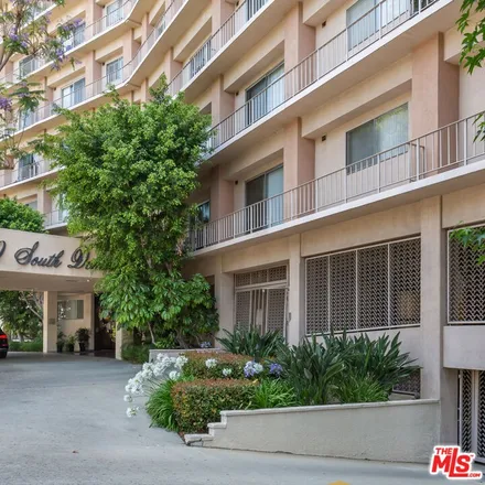 Buy this 2 bed condo on 100 South Doheny Drive in Los Angeles, CA 90048