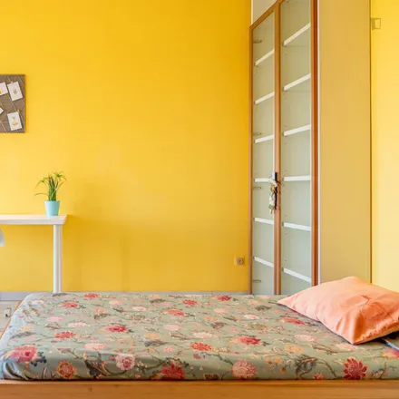 Rent this 3 bed room on Via Mario Fubini in 20126 Milan MI, Italy