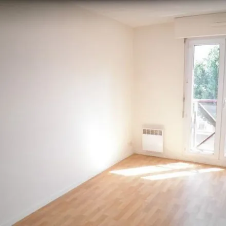 Rent this 3 bed apartment on 56 bis Route d'Angers in 49000 Écouflant, France