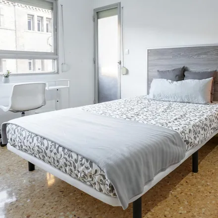 Rent this 5 bed room on Carrer de Sagunt in 203, 46009 Valencia