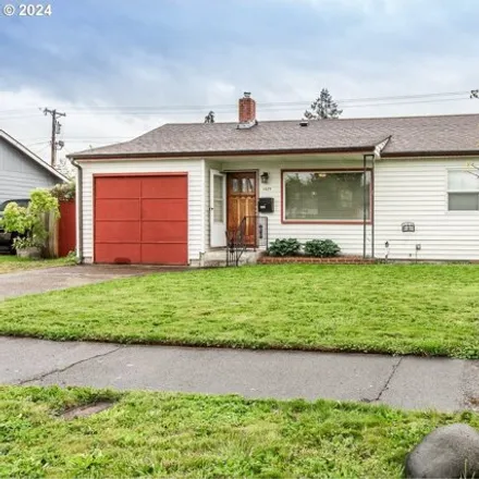 Buy this 2 bed house on 1429 L Street in Springfield, OR 97477