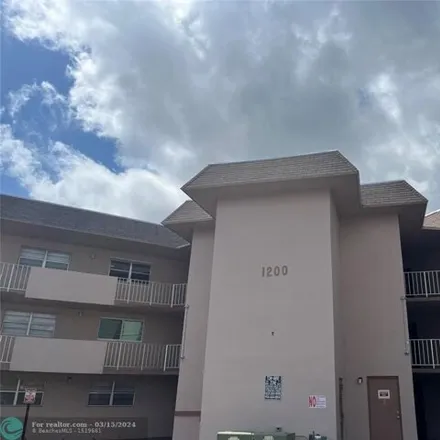 Buy this 1 bed condo on 1698 Tallwood Avenue in Hollywood, FL 33021