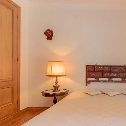 Rent this 1 bed room on R Medrosa 4A in Estrada da Medrosa, 2780-052 Oeiras