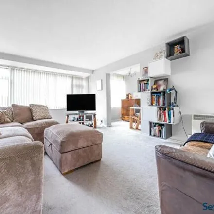 Image 5 - Ennismore Avenue, Guildford, GU1 1SP, United Kingdom - Apartment for sale