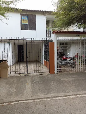 Rent this 3 bed house on Centro Médico Veterinario in Carrera 83C, Comuna 17