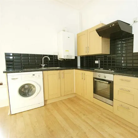 Image 4 - Woodland Terrace, Leeds, LS7 2HF, United Kingdom - Apartment for rent