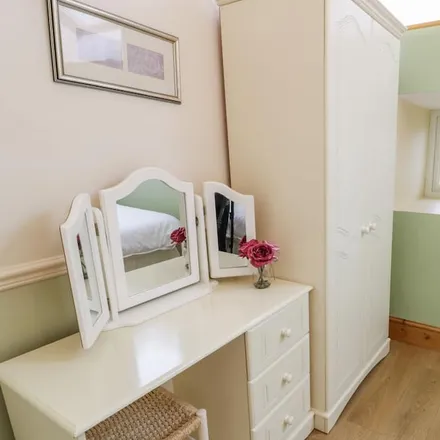 Rent this 2 bed townhouse on Dyffryn Ardudwy in LL44 2RX, United Kingdom