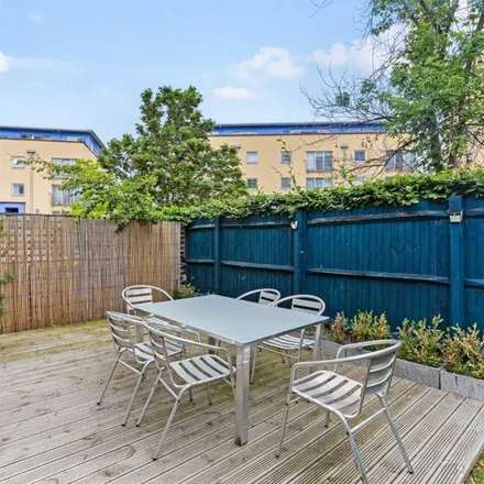 Rent this 3 bed apartment on 11 Garford Street in Canary Wharf, London