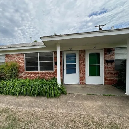 Rent this 2 bed house on 1589 George Avenue in Norman, OK 73072