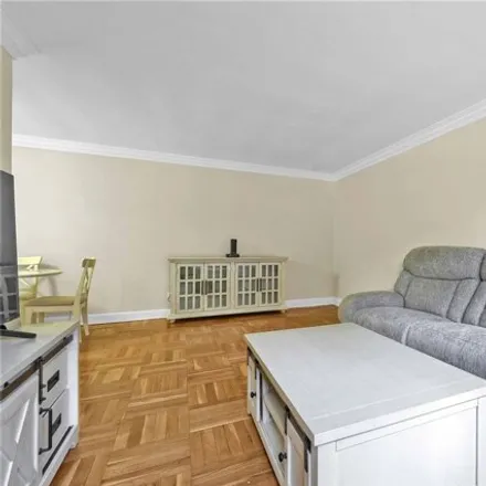 Image 2 - 140-21 31st Road, New York, NY 11354, USA - Apartment for sale