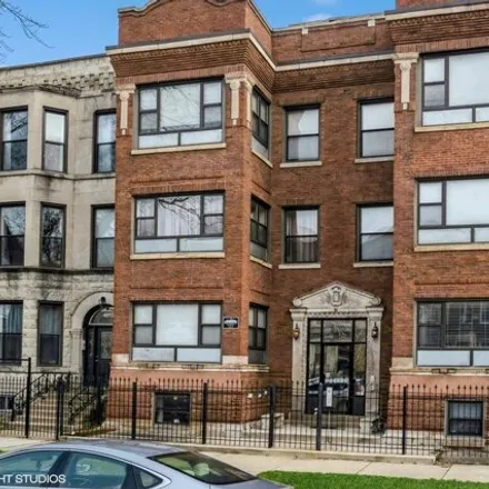 Buy this 3 bed condo on 4817-4819 South Prairie Avenue in Chicago, IL 60653