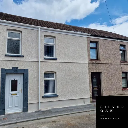 Rent this 2 bed townhouse on 7 Cae-Du-Bach in Llanelli, SA15 3AQ