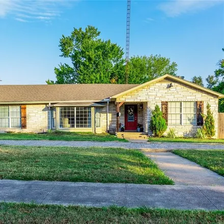 Buy this 4 bed house on 1440 Columbia Avenue in Corsicana, TX 75110