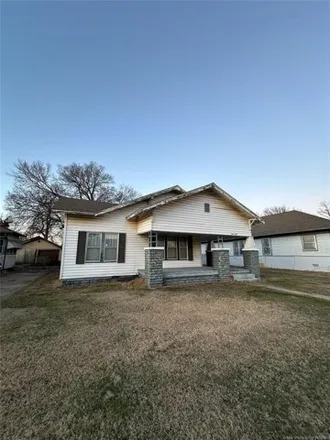 Buy this 2 bed house on 360 East Oklahoma Avenue in Blackwell, OK 74631