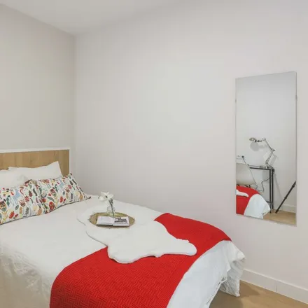 Rent this 8 bed room on Madrid in Mercure Plaza de España, Calle de Tutor