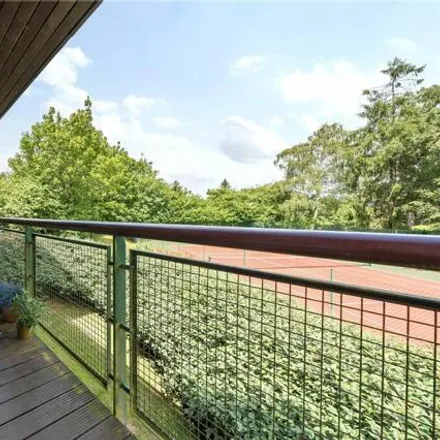 Image 4 - St Mary's Mount, Caterham Valley, CR3 6SJ, United Kingdom - Apartment for sale