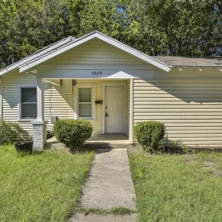 Buy this 2 bed house on 2051 North Howard Avenue in Springfield, MO 65803