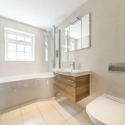 Rent this 5 bed apartment on Southwood Avenue in London, KT2 7HD