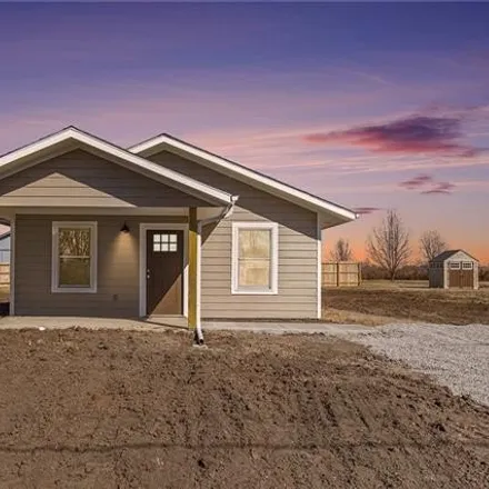Buy this 3 bed house on 1095 Falcons Roost Drive in Linn Valley, Linn County