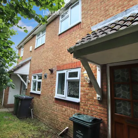 Rent this 1 bed townhouse on Holy Trinity CofE Primary School in Chatsworth Road, Dartford