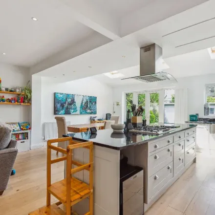 Image 1 - 33 Wallorton Gardens, London, SW14 8DX, United Kingdom - Apartment for rent