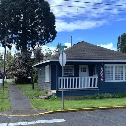 Buy this 2 bed house on 701 Pine Street Northeast in Silverton, OR 97381