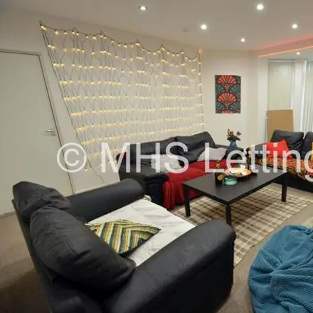 Image 1 - Maple Chase, Leeds, LS6 1FP, United Kingdom - Townhouse for rent