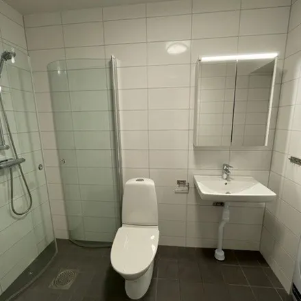 Rent this 2 bed apartment on Nyborgsvägen in 444 40 Stenungsund, Sweden
