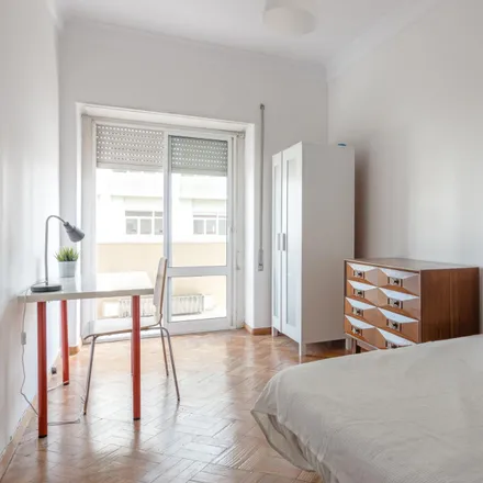 Rent this 7 bed room on Externato Infante Dom Pedro in Avenida Visconde de Valmor, 1050-240 Lisbon