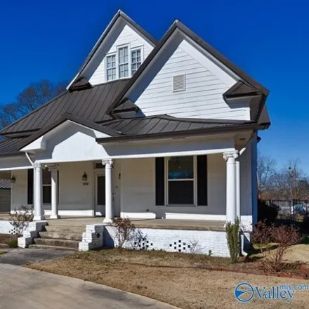 Buy this 3 bed house on 433 Main Street East in Hartselle, AL 35640