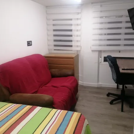 Rent this 1 bed apartment on Academia de enseñanza Torrente Ballester in Calle Villarino, 37007 Salamanca