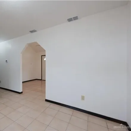 Image 6 - 603 North Houston Street, Cortez Colonia, Rio Grande City, TX 78582, USA - House for rent