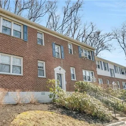 Image 2 - 38 Underhill Avenue, East White Plains, Town/Village of Harrison, NY 10604, USA - Apartment for sale