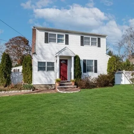 Rent this 4 bed house on 7 Maple Street in Village of Westhampton Beach, Suffolk County