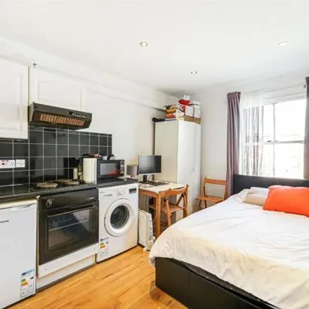 Rent this studio apartment on 26 Penywern Road in London, SW5 9AS