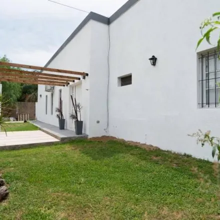 Buy this 4 bed house on Doctor Marcelo Torcuato de Alvear in Parque Gaona, 1744 Moreno