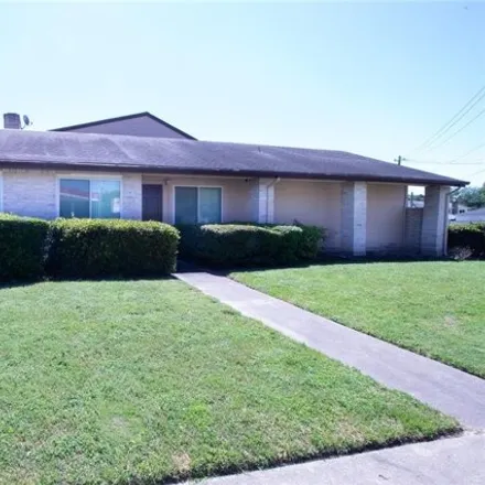 Buy this 3 bed house on 10200 Huntington Place Drive in Houston, TX 77099