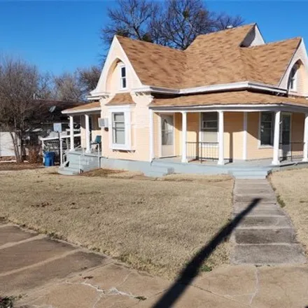 Buy this 2 bed house on 819 7th Street in Pawnee, Pawnee County