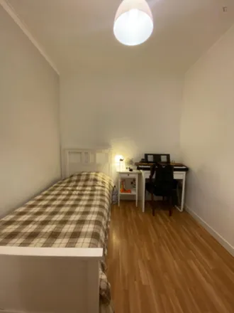 Rent this 5 bed room on Rua do Cruzeiro 12 in 1300-325 Lisbon, Portugal