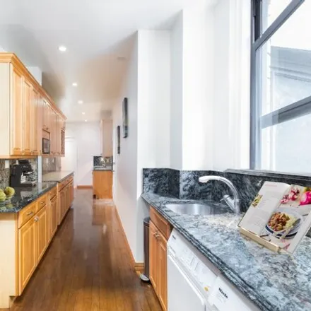 Image 3 - 171 West 57th Street, New York, NY 10019, USA - Condo for sale