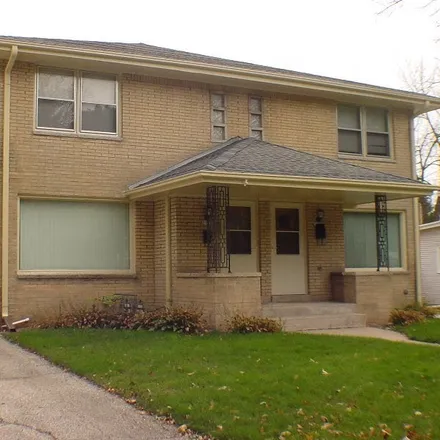 Rent this 3 bed townhouse on 1170 Glenview Ave