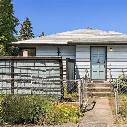 Buy this 3 bed house on 2 West Fulton Street in Seattle, WA 98119