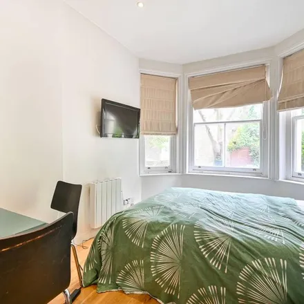Rent this studio apartment on 11 St Stephen's Gardens in London, W2 5RY