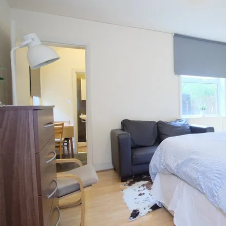 Image 1 - St Pauls Avenue, Willesden Green, London, NW2 5SY, United Kingdom - Apartment for rent